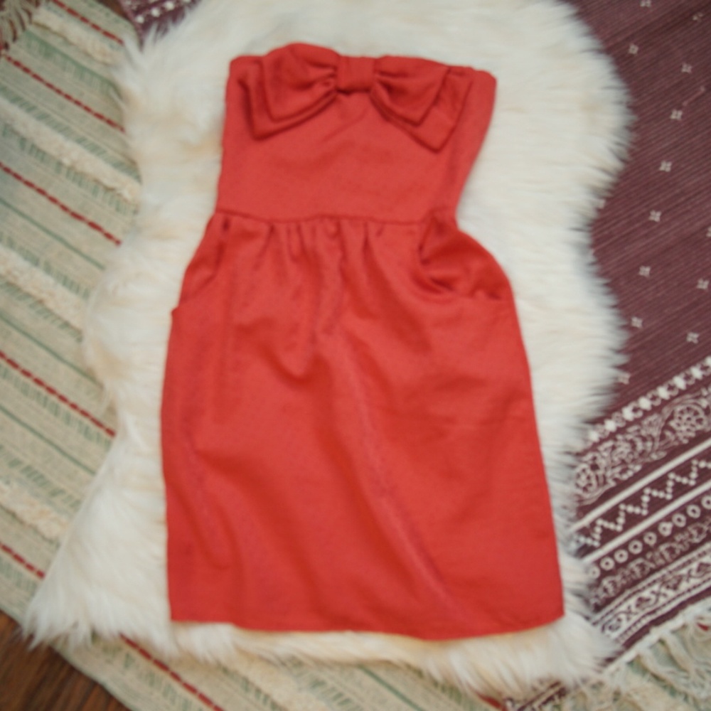 Red sleeveless dress
